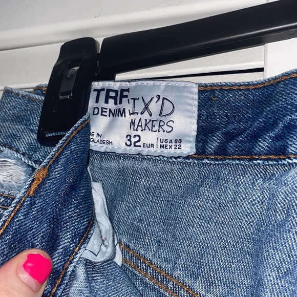 Boot cut denim jeans. Distressed. Size 00 - Picture 5 of 5